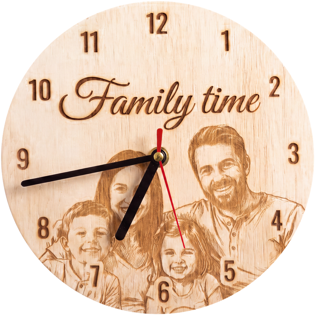 Houten klok met gegraveerde familiefoto