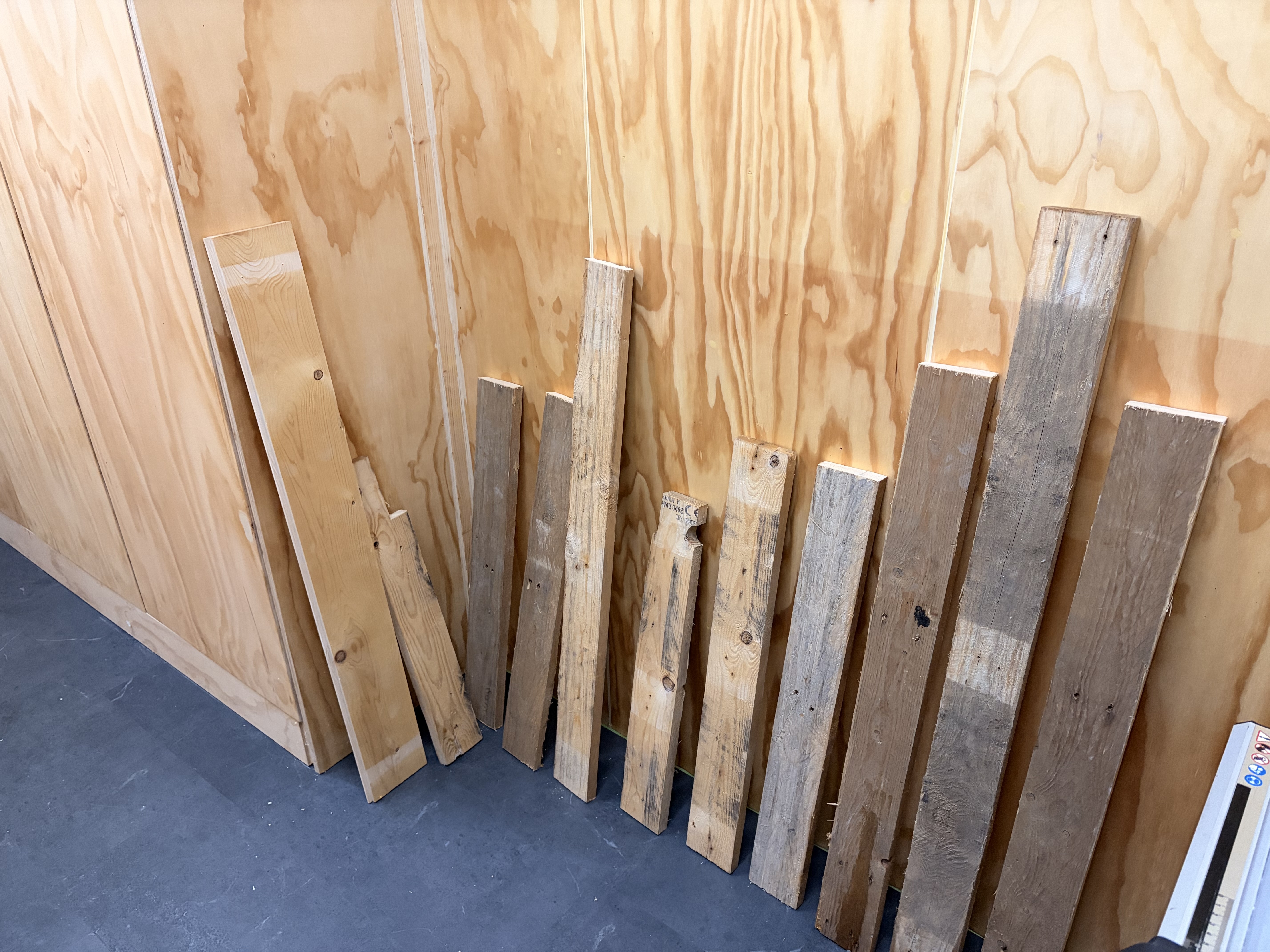 Hout sorteren en drogen — beeld 1